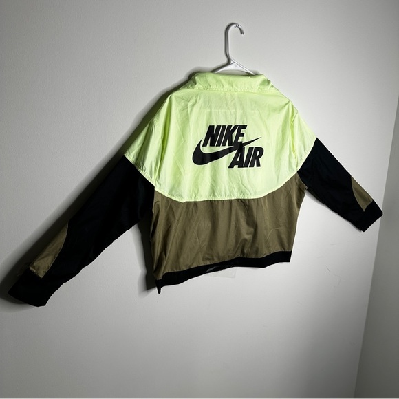 Nike Air - Women’s XS Windbreaker - Zippers and Side Snaps - Athleisure - Picture 8 of 13